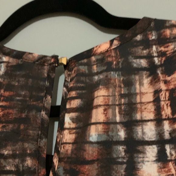 3/$20 ✨ Black with brown sleeveless blouse - Picture 7 of 8